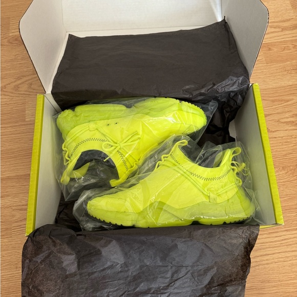 John Geiger 002 size 10 - Picture 4 of 4